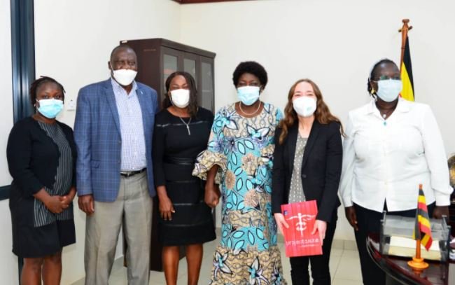 First Deputy Prime Minister, Hon. Rebecca Kadaga poses for group photo with a delegation from AIDO Network Uganda.
