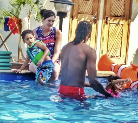 Pallaso spends quality time with his family to shake off MAMA Tour stress Pallaso enjoys time with family