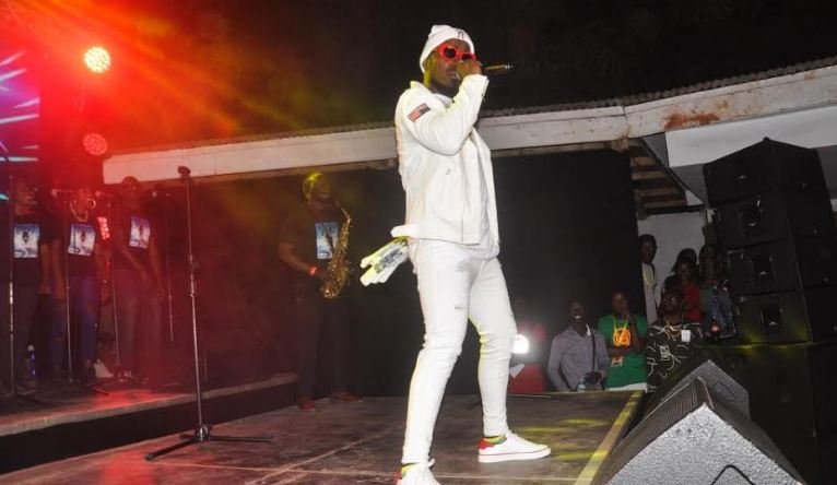 Ykee Benda thrills fans at album listening party