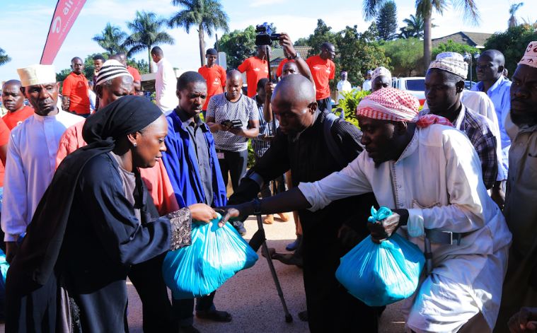 Airtel Uganda's Faith Bugonzi hands over Ramadan packages to disabled residents of Old Kampala community at Gadaffi mosque 