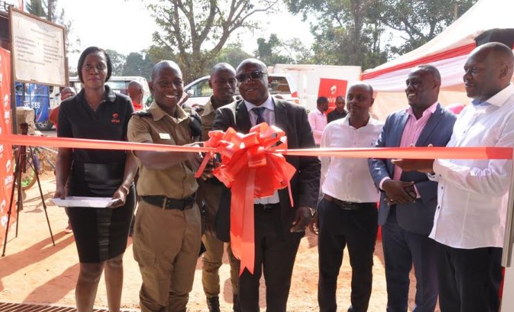Nansana Municipality Town Clerk Mr. Christopher Kaweesi and DPC Katwaalo cut the ribbon to officially open the Airtel premium shop in Nansana.