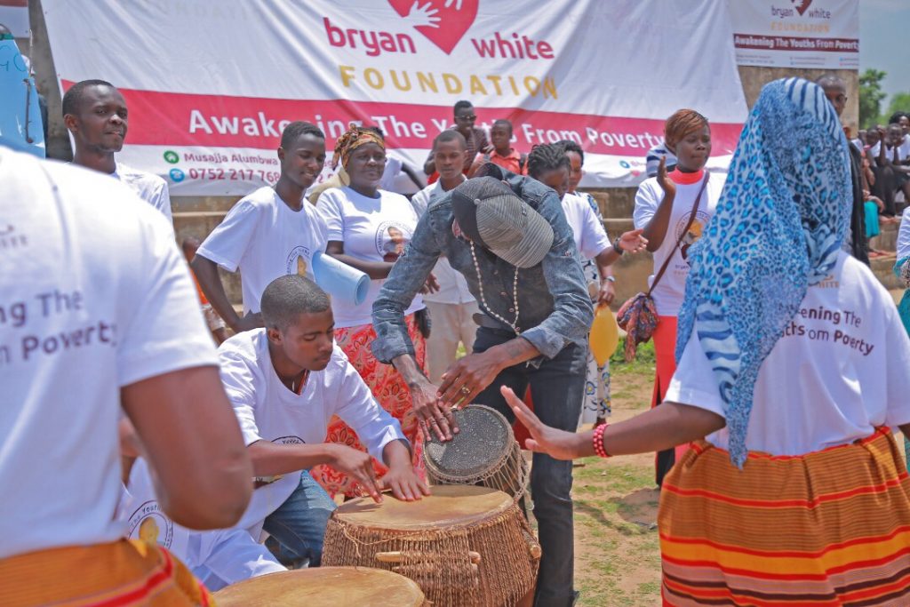Photos: Bryan White unites Arua youth gangs, preaches hard work