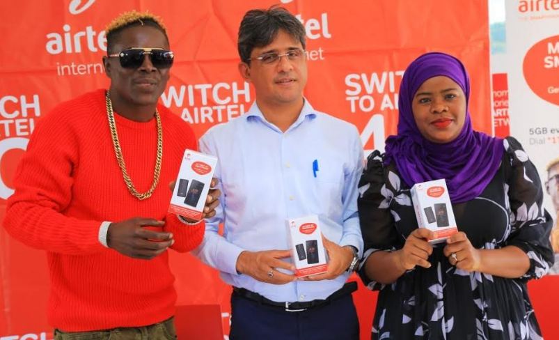 Musician King Saha, Airtel CCO Amit Kapur and Airtel's Joweria Nabakka officially launch the "My First 4G" smartphone series.