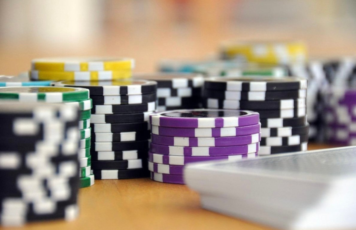 A Deep Dive into Celebrities and Their Legendary Casino Adventures